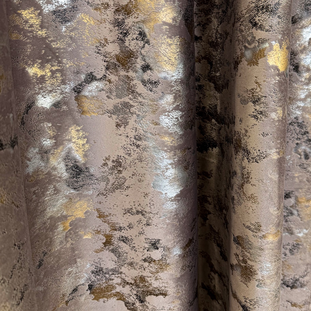 Draperie Catifea Nikko cu insertii aurii, Roz prafuit, 140cm latime x 260cm inaltime, cu tiv lat pt bara - imagine 5