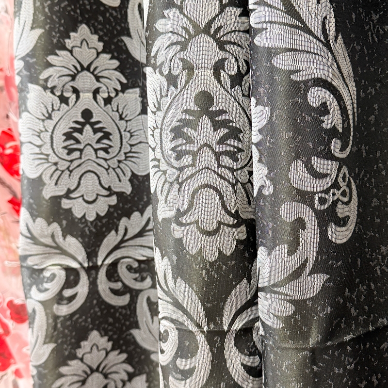 Set 2 Draperii Jacquard, Royal, 150cm latime x 270cm inaltime, Negru cu Gri + Perdea 400cm latime x 270cm inaltime, din Matase Imprimata, Red Flowers - imagine 4