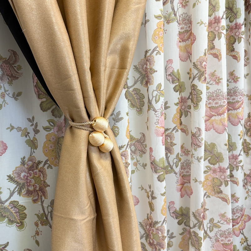 Set 3 metri de 2 bucati de Draperie BlackOut, Pearls, 150cm latime x 270cm inaltime, Bej cu Sclipici + Perdea 400cm latime x 270cm inaltime, din Matase Imprimata, Autumn Flowers - imagine 4