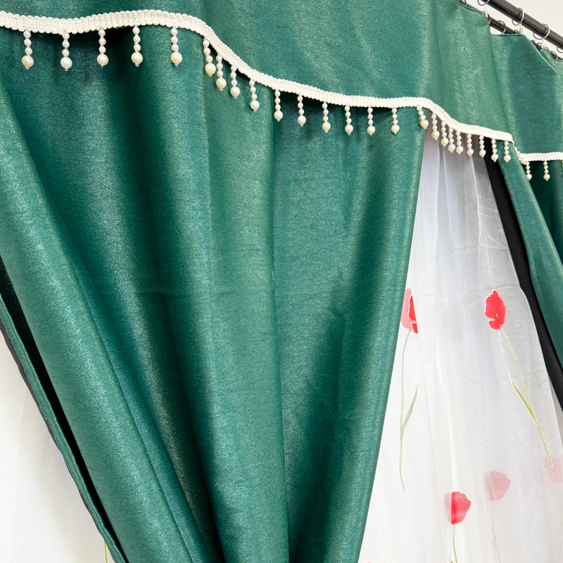 Set 3 metri de 2 bucati de Draperie BlackOut, Pearls, 150cm latime x 270cm inaltime, Verde cu Sclipici + Perdea 400cm latime x 270cm inaltime, din Matase Imprimata, Maci Rosii - imagine 6