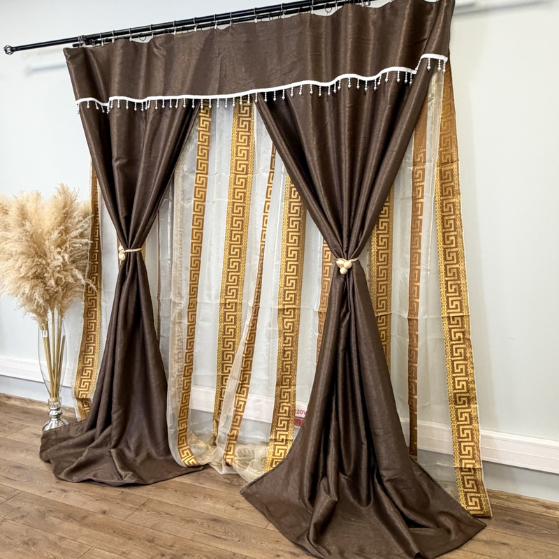 Set 3 metri de 2 bucati de Draperie BlackOut, Pearls, 150cm latime x 270cm inaltime, Maro cu Sclipici + Perdea 400cm latime x 270cm inaltime, din Matase Imprimata, Greek Model Bej - imagine 2