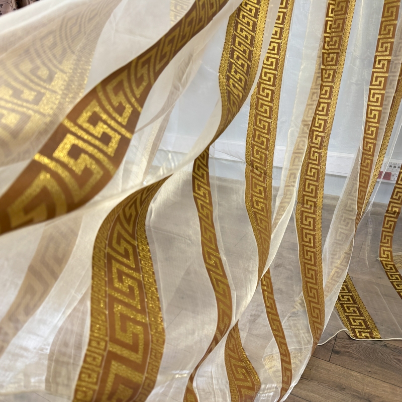 Set 3 metri de 2 bucati de Draperie BlackOut, Pearls, 150cm latime x 270cm inaltime, Maro cu Sclipici + Perdea 400cm latime x 270cm inaltime, din Matase Imprimata, Greek Model Bej - imagine 8