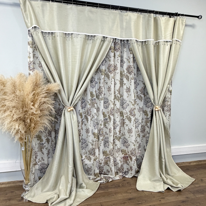 Set 3 metri de 2 bucati de Draperie BlackOut, Pearls, 150cm latime x 270cm inaltime, Crem cu Sclipici + Perdea 400cm latime x 270cm inaltime, din Matase Imprimata, Iris Mov - imagine 3