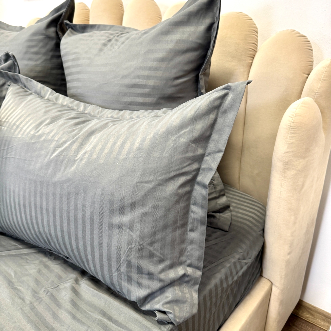 Lenjerie HoReCa, pat dublu, Damasc Finetat Deluxe cu Elastic, 6 piese, Jojo Home, Gri Antracit - imagine 8