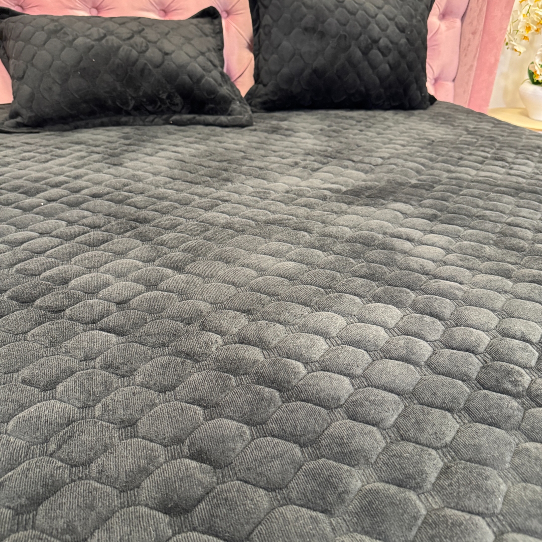 Husa Matlasata Tip Topper din Catifea 180x200cm, cu 2 Fete de Perna 50x70cm -  Somn Odihnitor si Sustinere pentru Spate, Negru - imagine 7