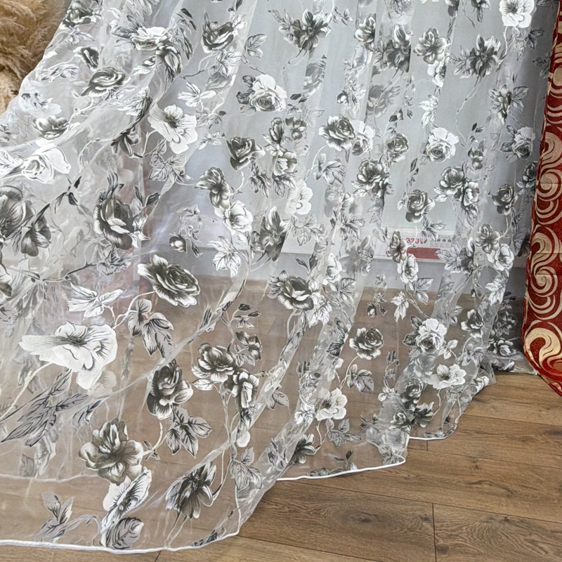 Set 2 Draperii Jacquard, Spiral, 150cm latime x 270cm inaltime, Rosu + Perdea 400cm latime x 270cm inaltime, din Matase Imprimata, Bujori Gri - imagine 7