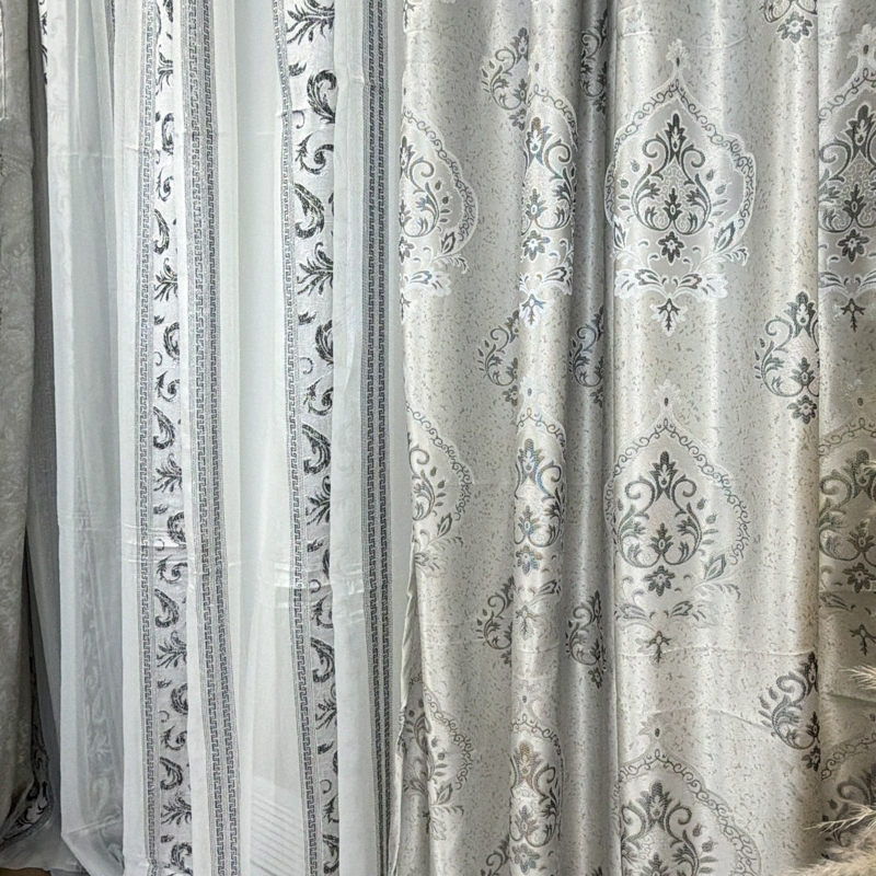 Set 2 Draperii Jacquard, Royal, 150cm latime x 270cm inaltime, Gri mediu + Perdea 400cm latime x 270cm inaltime, din Matase Imprimata, Pene Gri - imagine 5