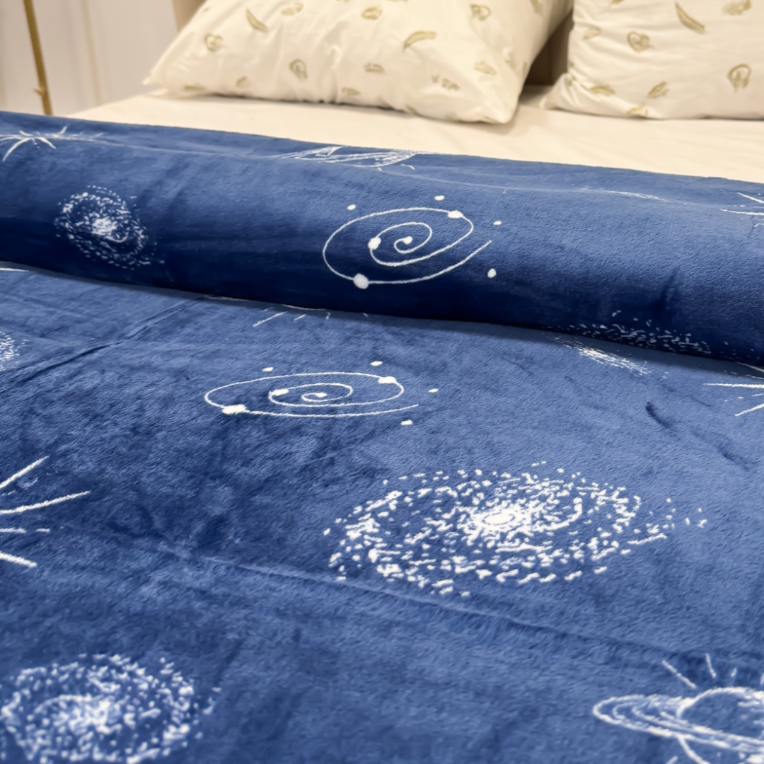 Patura Pufoasa CoCoLiNo (Fleece), 200x230cm, 240gr/m, Albastru, Planete - Rasfatul Perfect pentru Serile Racoroase - imagine 4