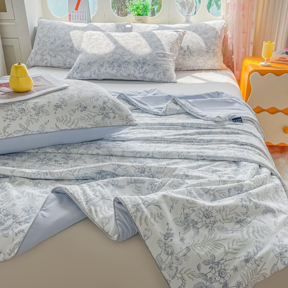Pilota de Vara Racoritoare Ice Touch, 200x230cm + 2 fete de perna 50x70cm - Ultra Usoara, Efect Instant de Racorire si Confort Maxim, Bleu, Floricele - 3