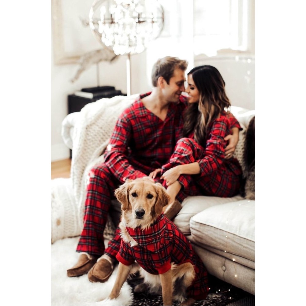 Set pijamale pentru cuplu din Satin Craciun cu vipusca rosie — imaginea 4