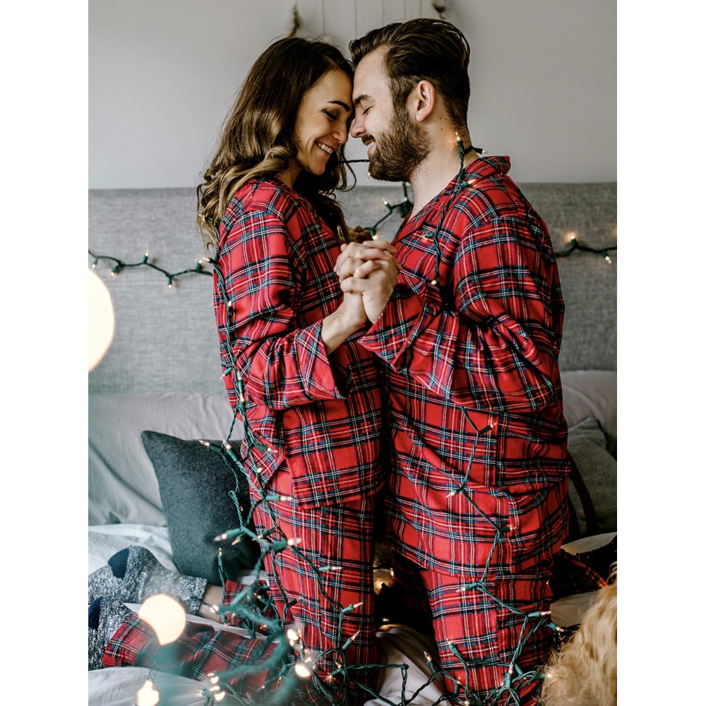 Set pijamale pentru cuplu din Satin Craciun cu vipusca rosie — imaginea 5