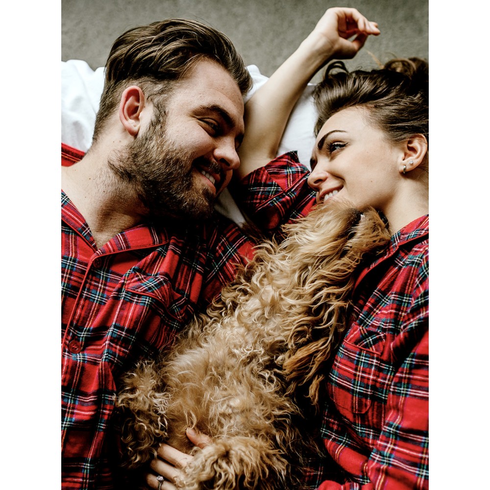 Set pijamale pentru cuplu din Satin Craciun cu vipusca rosie — imaginea 7