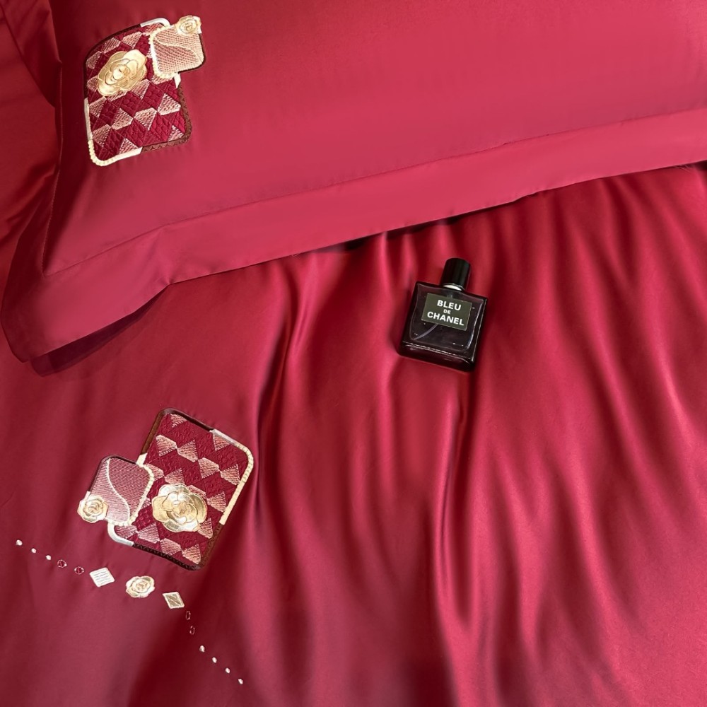 Lenjerie de Pat Premium Satin Deluxe cu Broderie Eleganta, Bumbac 100%, 4 Piese - Finete, Luciu Discret si Confort Superior, Red Passion — imaginea 4