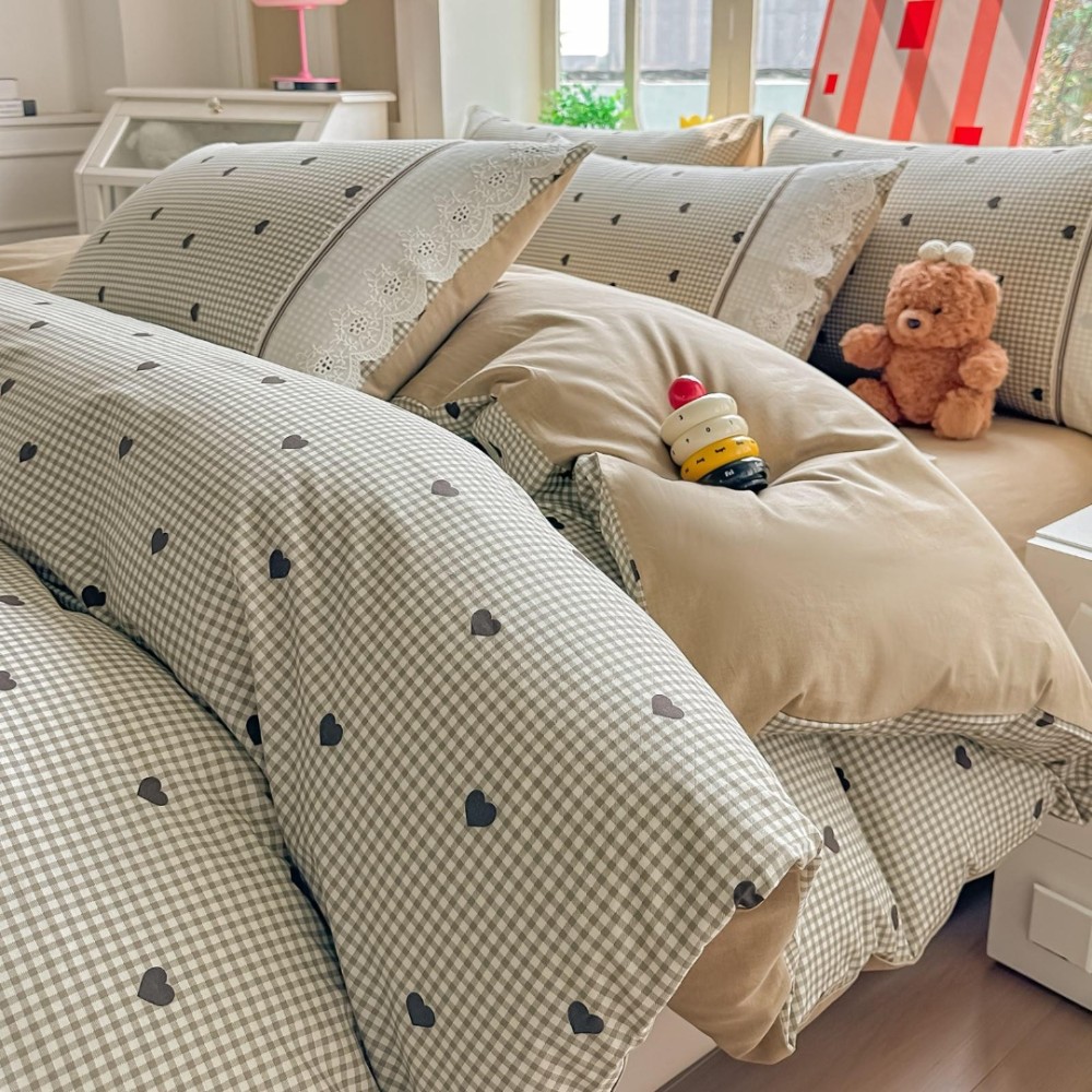 Lenjerie de Pat Premium, Bumbac 100%, cu Broderie si Volanase din Dantela, 4 Piese, Cearsaf cu Elastic, Bej, Inimioare — imaginea 3