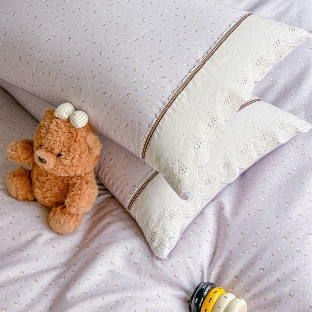 Lenjerie de Pat Premium, Bumbac 100%, cu Broderie si Volanase din Dantela, 4 Piese, Cearsaf cu Elastic, Lila, Flori — imaginea 5