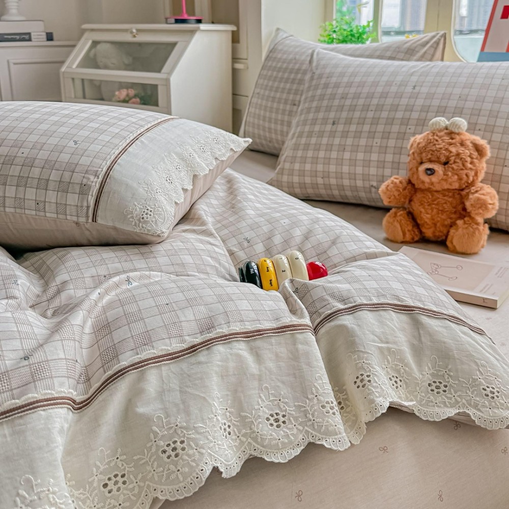 Lenjerie de Pat Premium, Bumbac 100%, cu Broderie si Volanase din Dantela, 4 Piese, Cearsaf cu Elastic, Alb, Bej, Carouri — imaginea 4