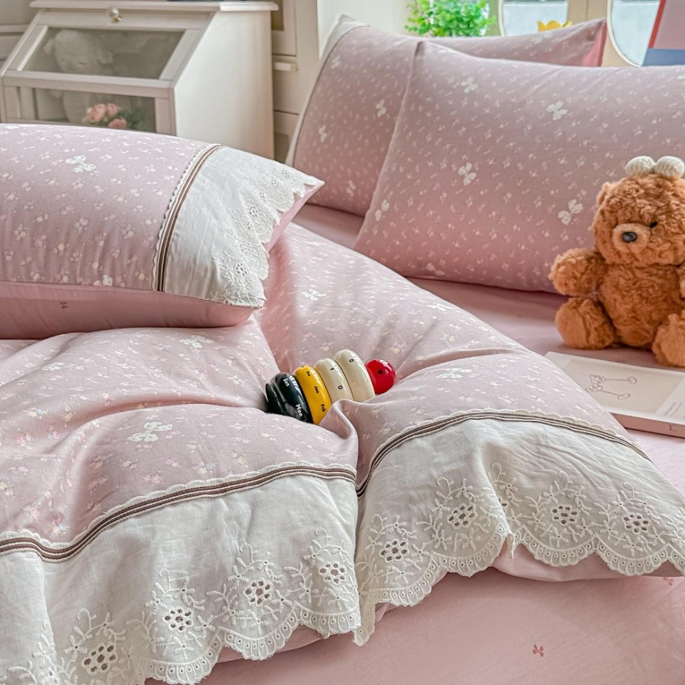 Lenjerie de Pat Premium, Bumbac 100%, cu Broderie si Volanase din Dantela, 4 Piese, Cearsaf cu Elastic, Alb, Roz, Fluturi, Flori — imaginea 4
