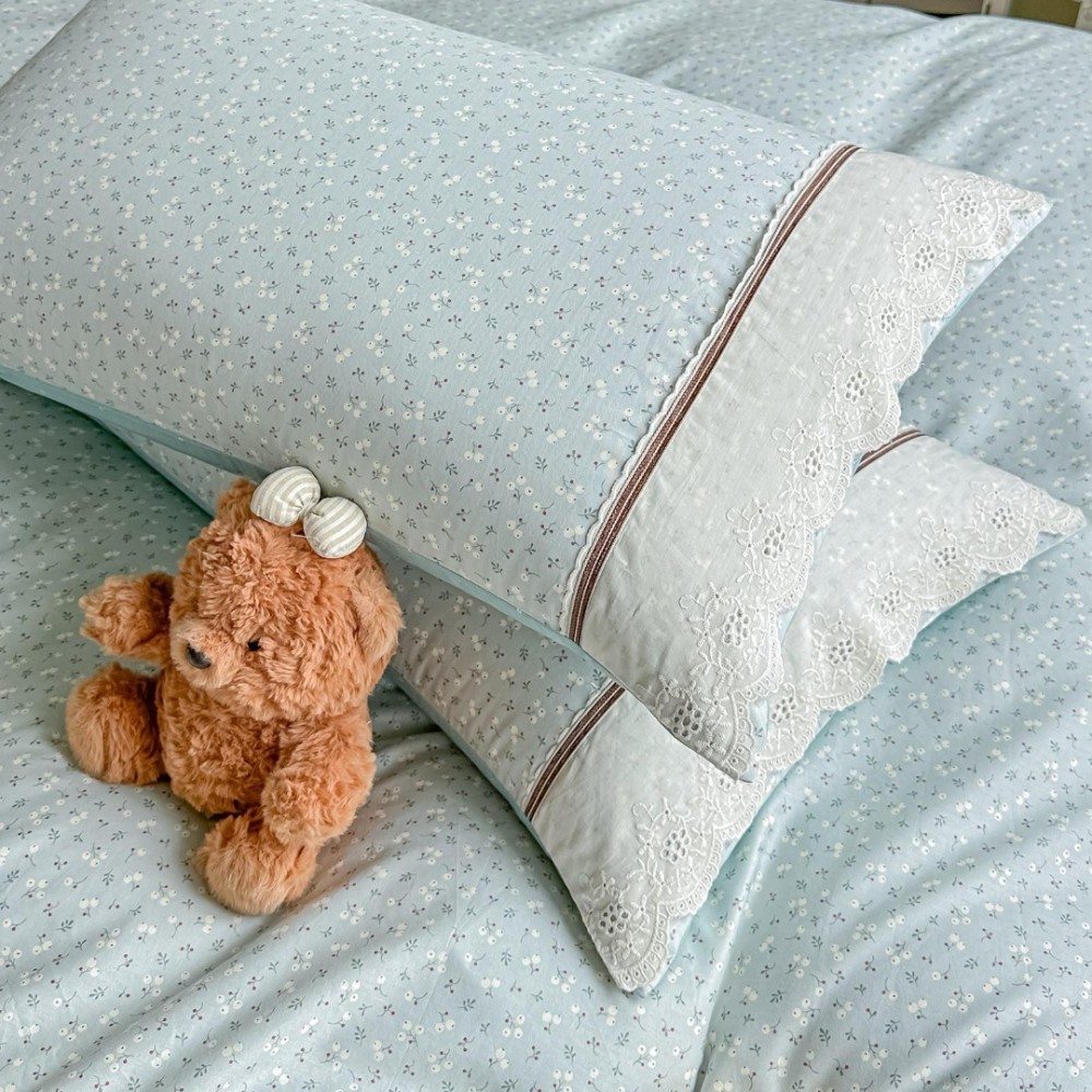 Lenjerie de Pat Premium, Bumbac 100%, cu Broderie si Volanase din Dantela, 4 Piese, Cearsaf cu Elastic, Bleu, Floricele — imaginea 5