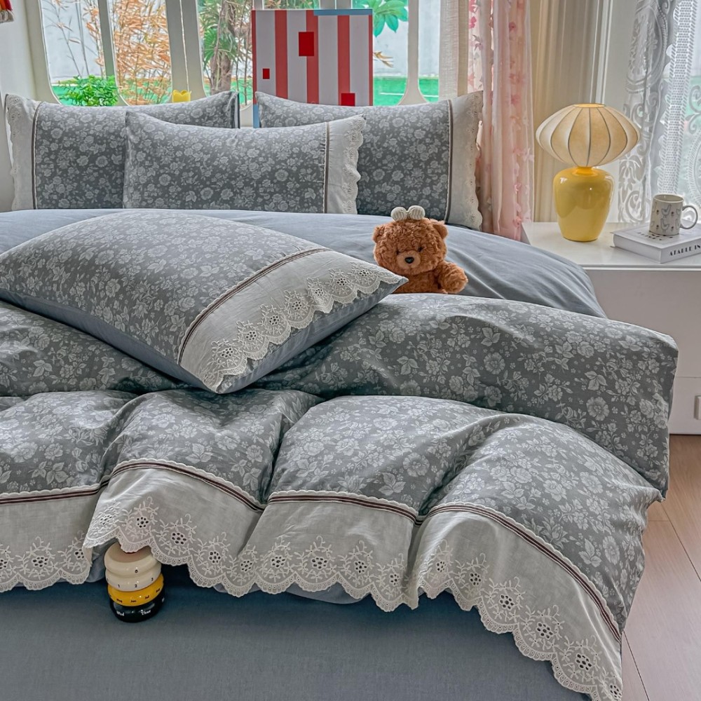 Lenjerie de Pat Premium, Bumbac 100%, cu Broderie si Volanase din Dantela, 4 Piese, Cearsaf cu Elastic, Gri, Floricele — imaginea 2