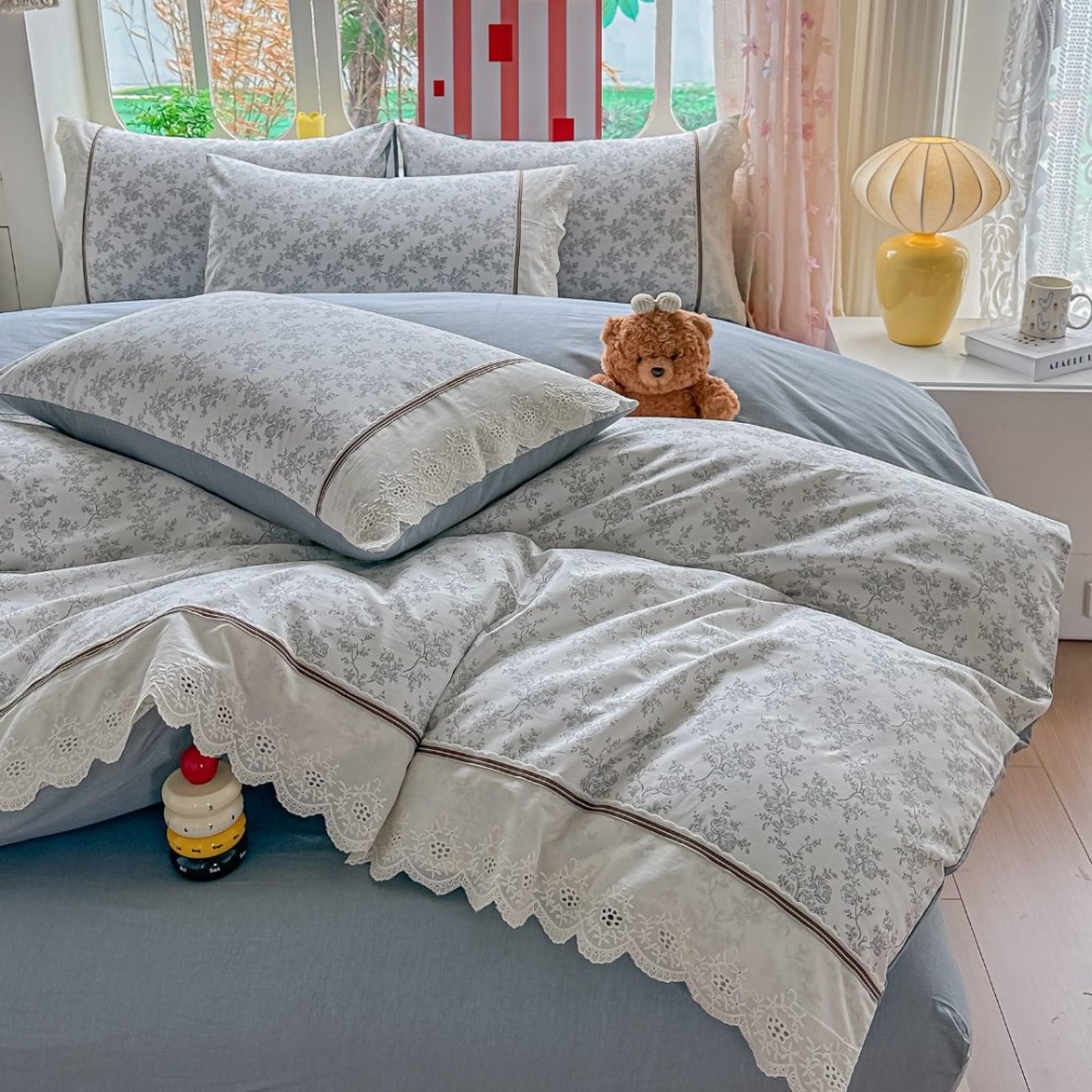 Lenjerie de Pat Premium, Bumbac 100%, cu Broderie si Volanase din Dantela, 4 Piese, Cearsaf cu Elastic, Alb, Bleu, Floricele — imaginea 2