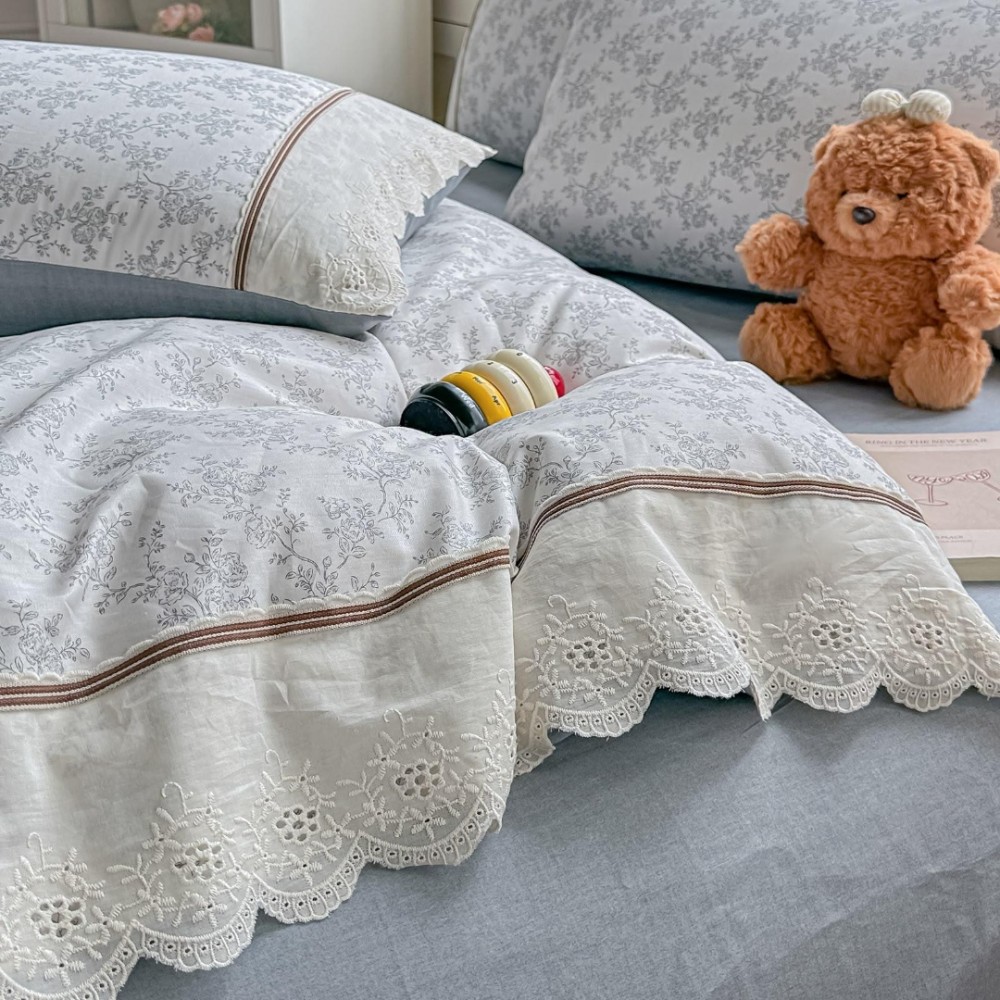 Lenjerie de Pat Premium, Bumbac 100%, cu Broderie si Volanase din Dantela, 4 Piese, Cearsaf cu Elastic, Alb, Bleu, Floricele — imaginea 4