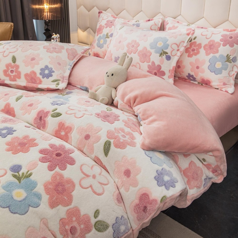 Lenjerie pat dublu, Super Pufoasa COCOLINO,cu ELASTIC, 4 piese, Jojo Home, Alb, Roz, Flori — imaginea 3