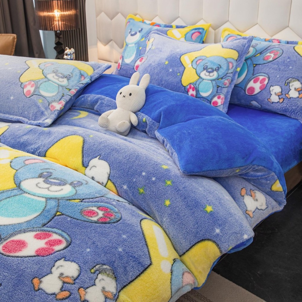 Lenjerie pat dublu, Super Pufoasa COCOLINO,cu ELASTIC, 4 piese, Jojo Home, Albastru, Stelute si Ursuleti — imaginea 3