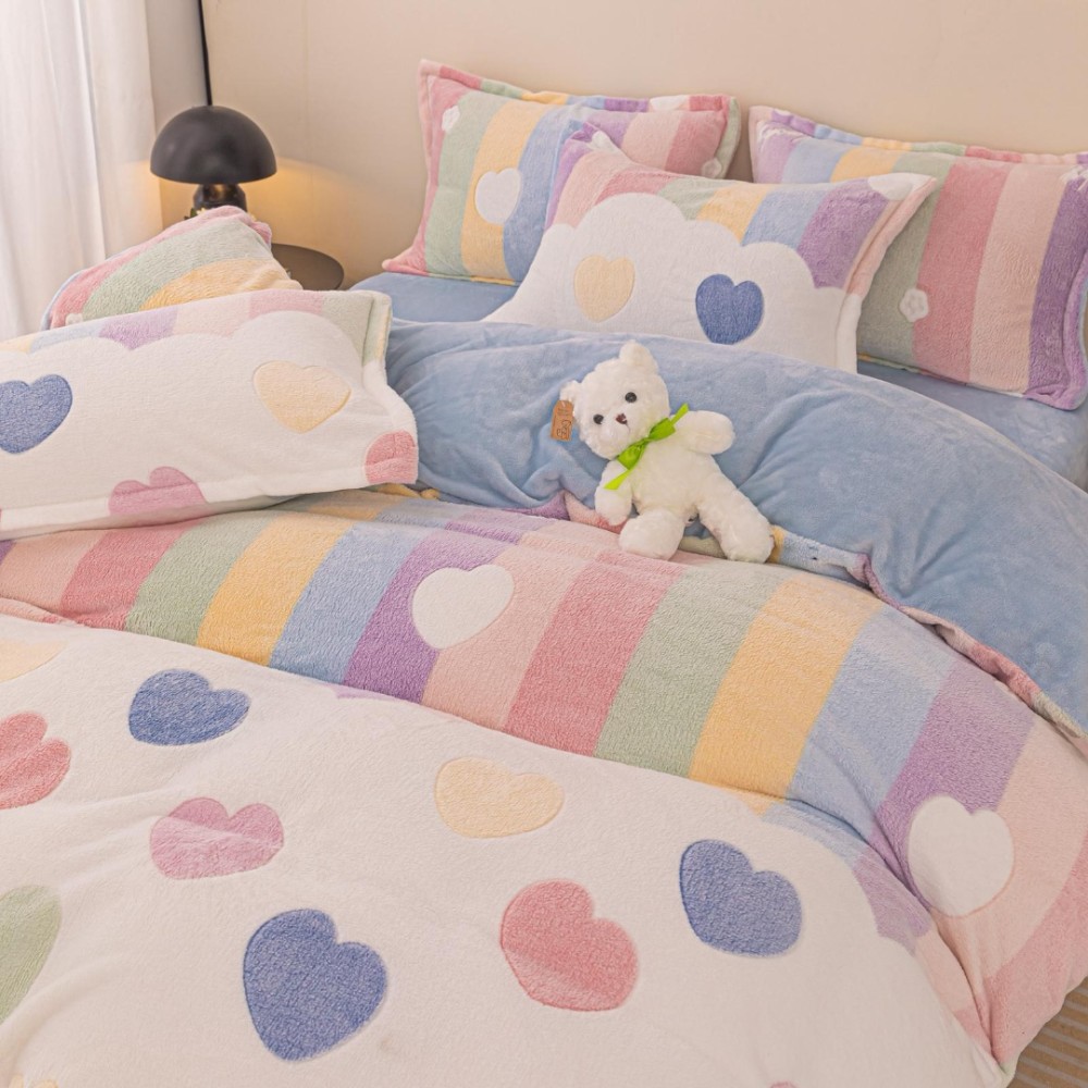 Lenjerie pat dublu, Super Pufoasa COCOLINO,cu ELASTIC, 4 piese, Jojo Home, Alb, Culori Pastel, Dungi, Inimioare — imaginea 3
