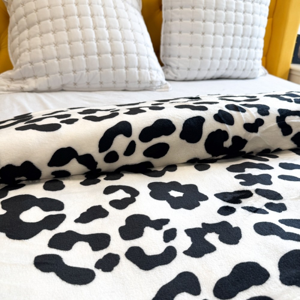 Patura pufoasa cocolino 200x230cm, 240g/mp, Alb, Negru, Animal Print — imaginea 4