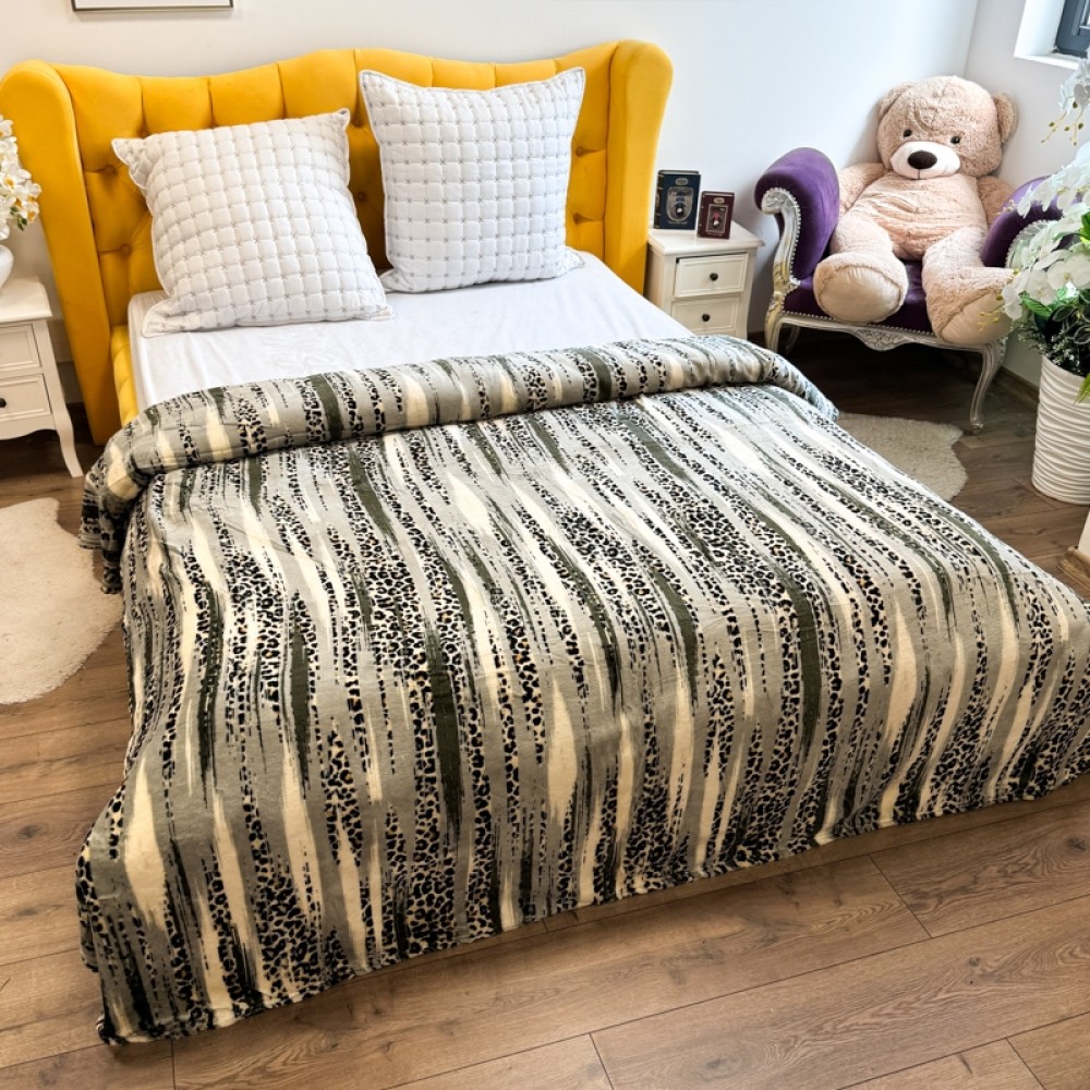 Patura pufoasa cocolino 200x230cm, 240g/mp, Olive, Negru, Animal Print — imaginea 2