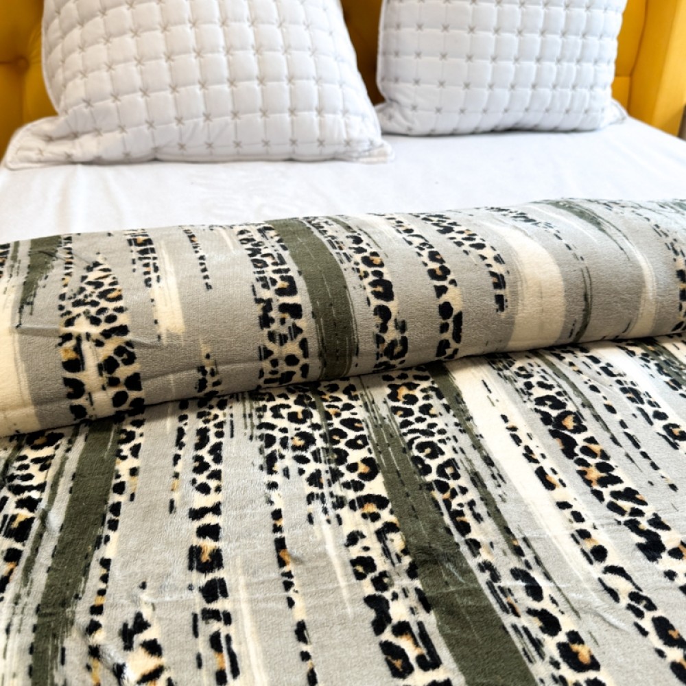 Patura pufoasa cocolino 200x230cm, 240g/mp, Olive, Negru, Animal Print — imaginea 4