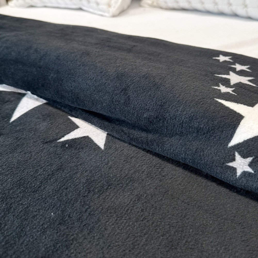 Patura Pufoasa CoCoLiNo (Fleece), 200x230cm, 240gr/m, Negru, Stelute - Rasfatul Perfect pentru Serile Racoroase — imaginea 4