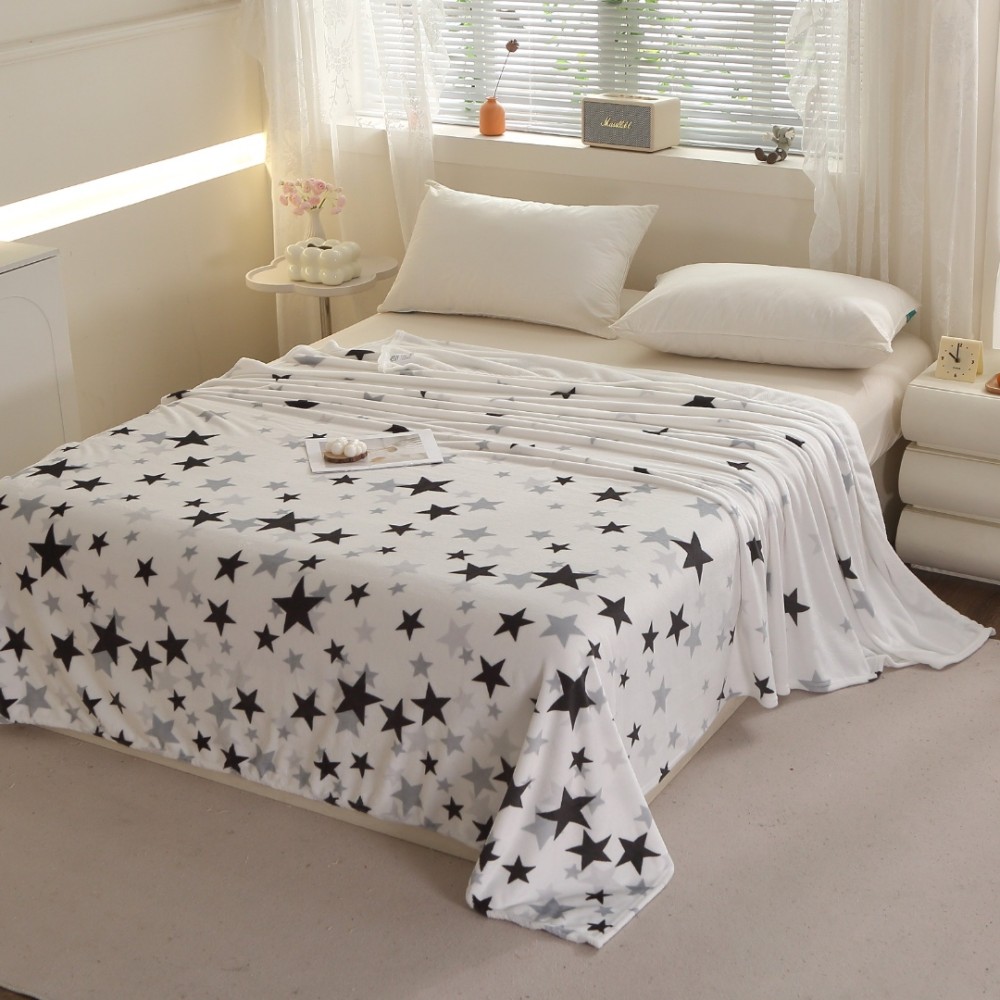 Patura Pufoasa CoCoLiNo (Fleece), 200x230cm, 240gr/mp, Alb, Stelute - Rasfatul Perfect pentru Serile Racoroase — imaginea 6