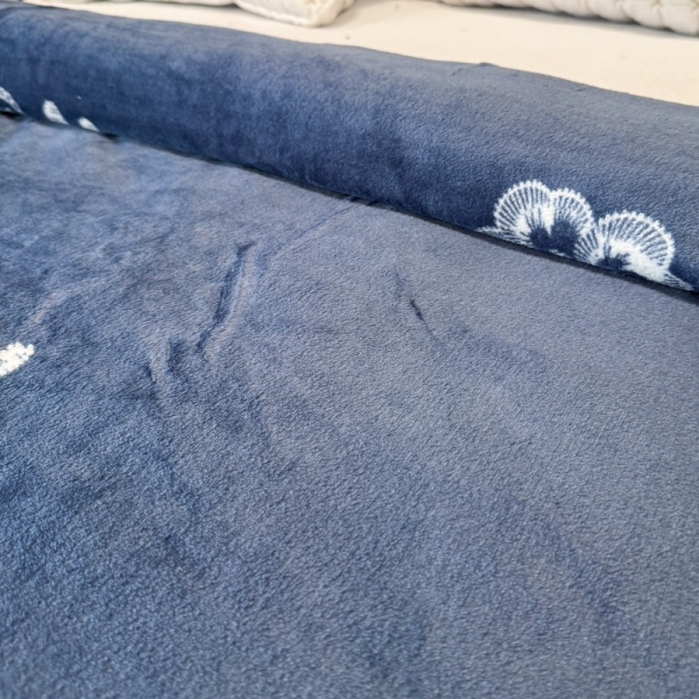 Patura Pufoasa CoCoLiNo (Fleece), 200x230cm, 240gr/m, Bleumarin, Fluturi - Rasfatul Perfect pentru Serile Racoroase — imaginea 4