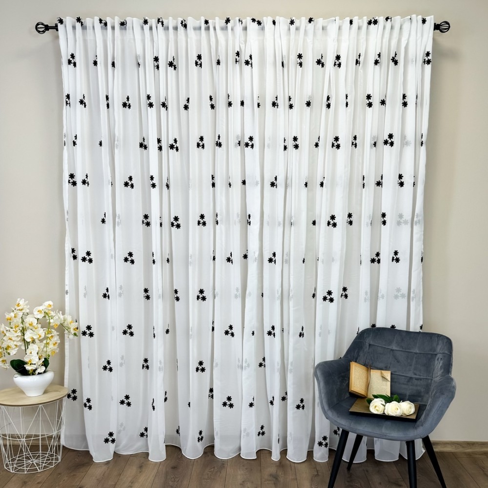 Perdea Anabelle din Voal Brodat , model cu flori negre, Alb, 100cm latime x 260cm inaltime, cu rejansa pt bara – imagine 4