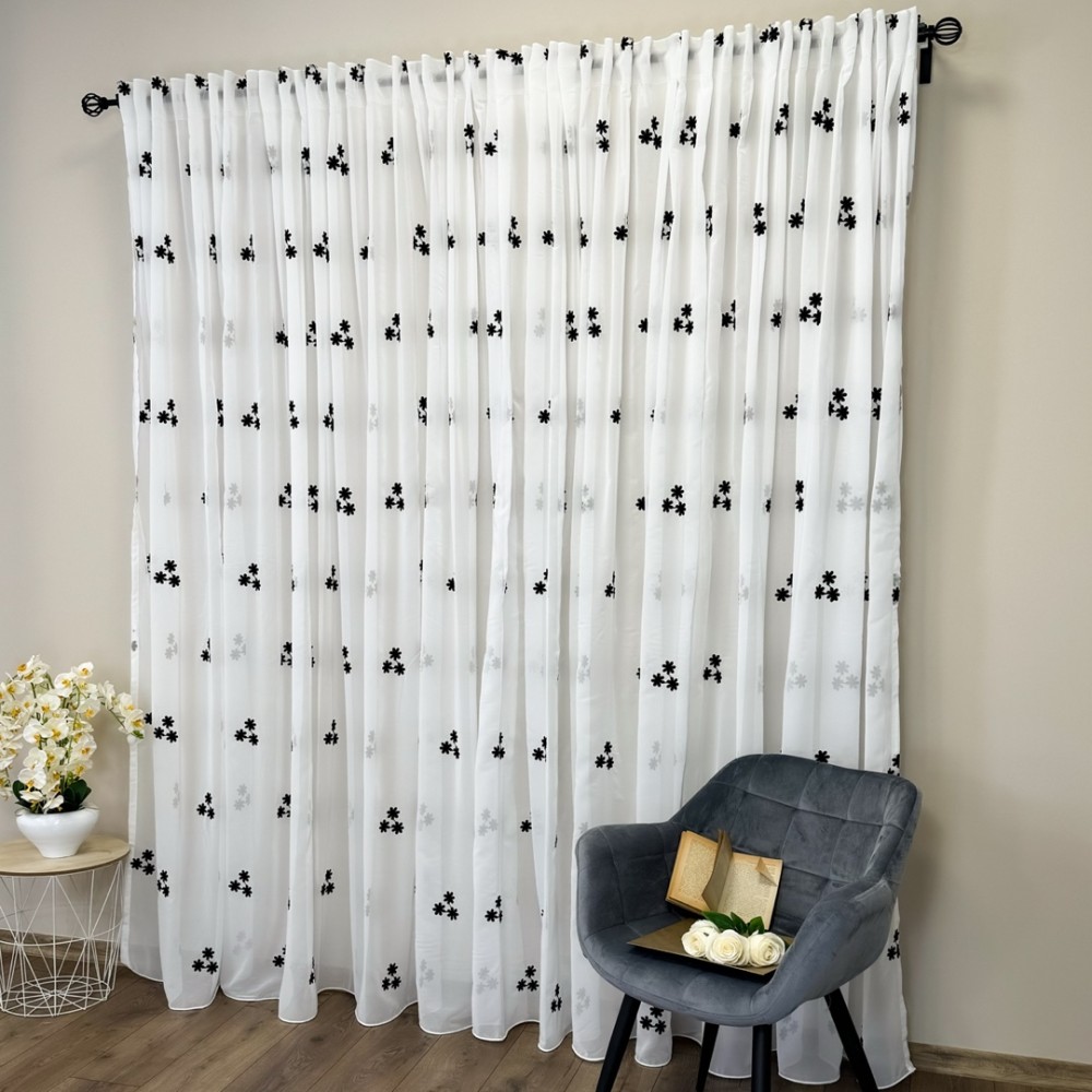 Perdea Anabelle din Voal Brodat , model cu flori negre, Alb, 100cm latime x 260cm inaltime, cu rejansa pt bara – imagine 5