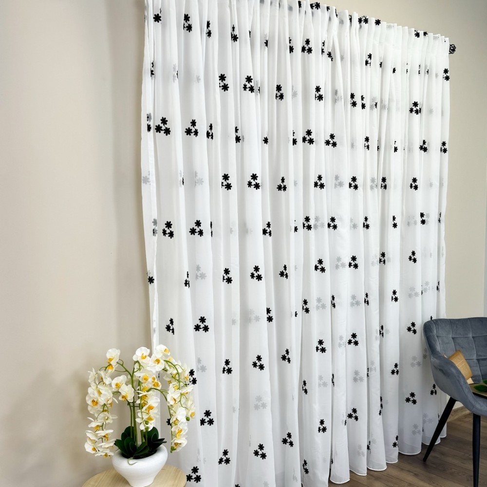 Perdea Anabelle din Voal Brodat , model cu flori negre, Alb, 100cm latime x 260cm inaltime, cu rejansa pt bara – imagine 6
