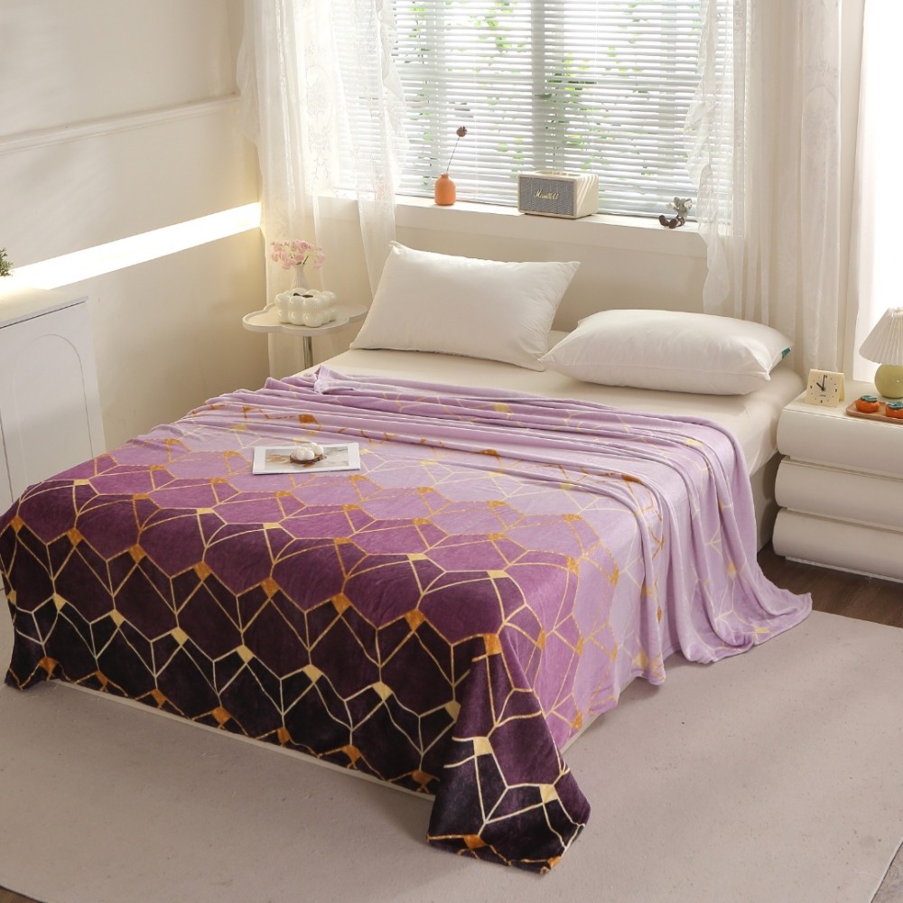 Patura Pufoasa CoCoLiNo (Fleece), 200x230cm, 240gr/mp, Mov, Forme Geometrice - Rasfatul Perfect pentru Serile Racoroase — imaginea 5