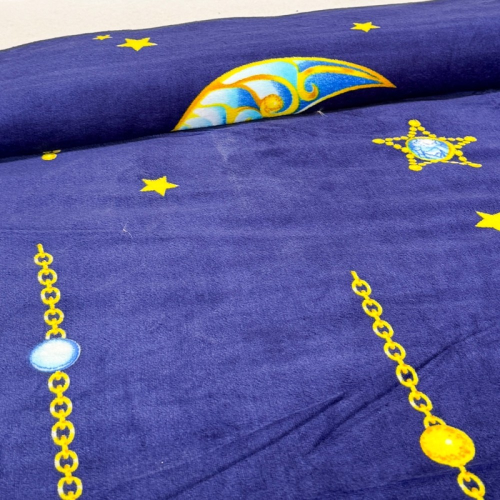 Patura Pufoasa CoCoLiNo (Fleece), 200x230cm, 240gr/mp, Bleumarin, Luna si Stele - Rasfatul Perfect pentru Serile Racoroase — imaginea 4
