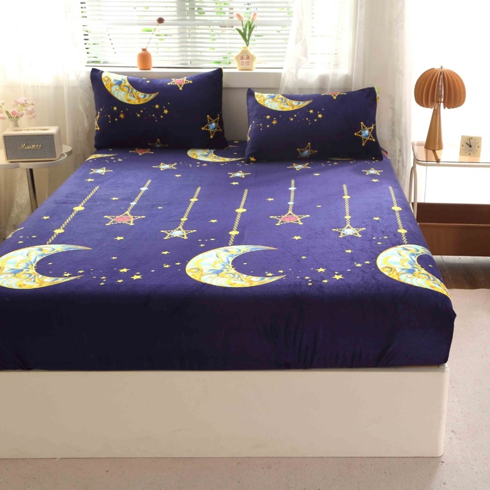 Cearsaf cu Elastic Cocolino 180x200cm si 2 fete de perna 50x70cm, Albastru, stelute si luna – imagine 5
