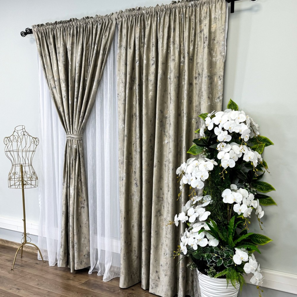 Draperie Catifea Asama cu insertii aurii, Grej - V3, 140cm latime x 260cm inaltime, cu rejansa pt bara – imagine 3
