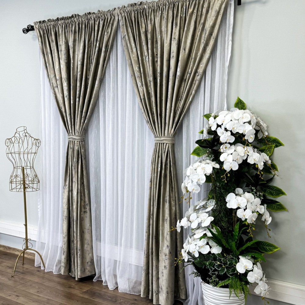 Draperie Catifea Asama cu insertii aurii, Grej - V3, 140cm latime x 260cm inaltime, cu rejansa pt bara – imagine 4