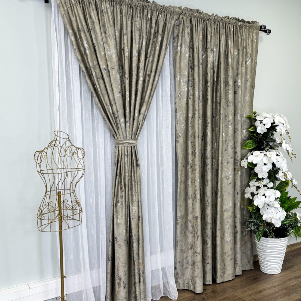 Draperie Catifea Asama cu insertii aurii, Grej - V3, 140cm latime x 260cm inaltime, cu rejansa pt bara – imagine 5