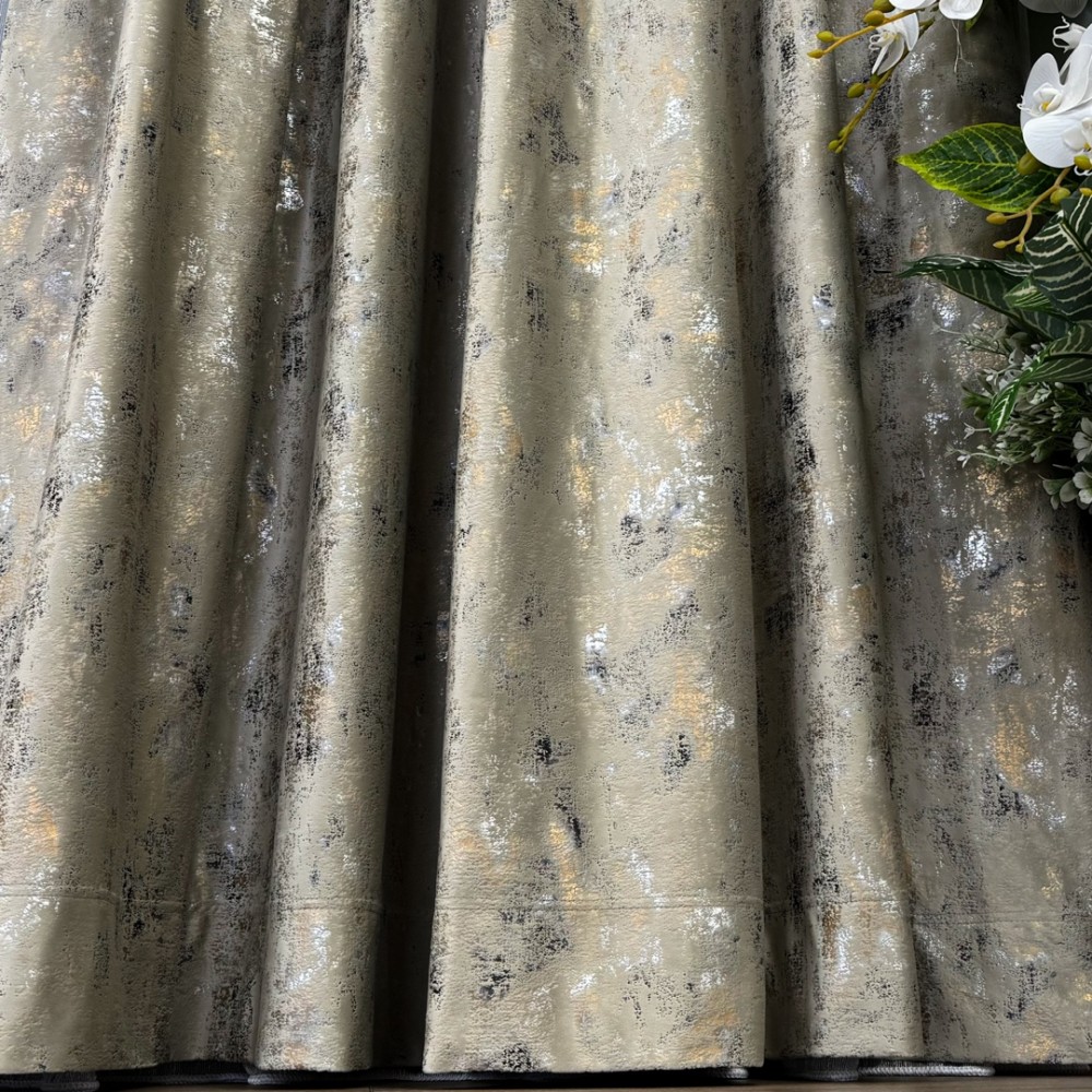 Draperie Catifea Asama cu insertii aurii, Grej - V3, 140cm latime x 260cm inaltime, cu rejansa pt bara – imagine 8