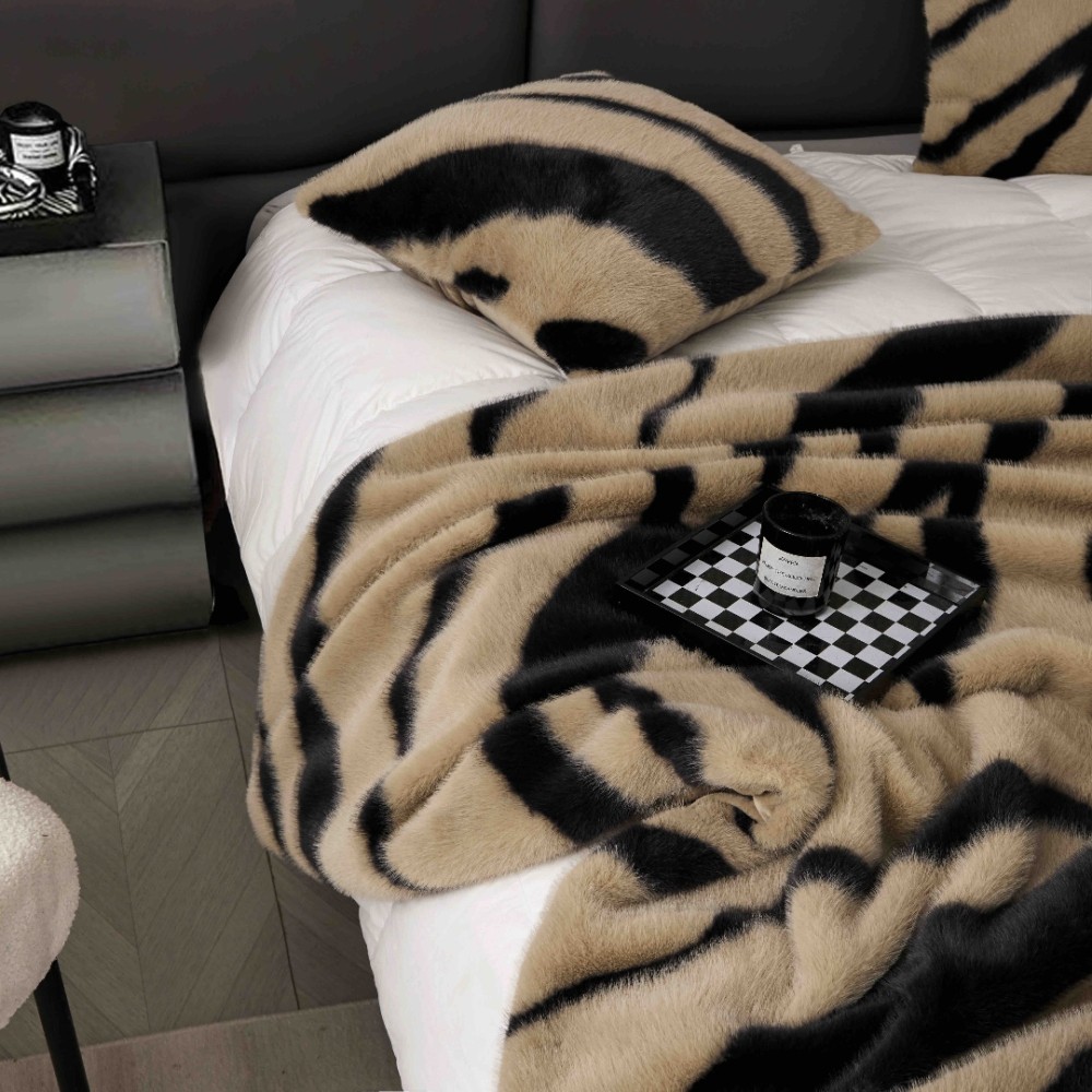 Patura Blanita (Artificiala) de Nurca, Jojo Home, 200x230cm, Bej Nisip, Negru – imagine 3