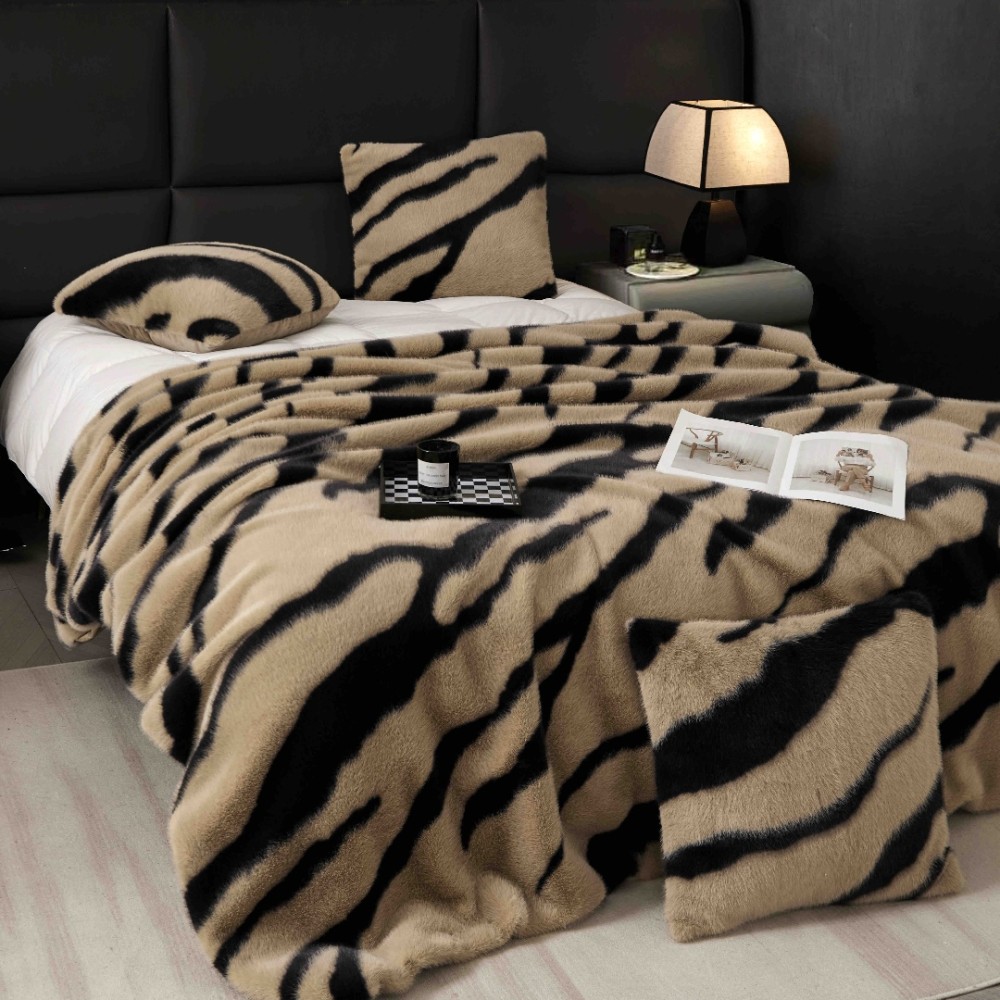 Patura Blanita (Artificiala) de Nurca, Jojo Home, 200x230cm, Bej Nisip, Negru – imagine 4