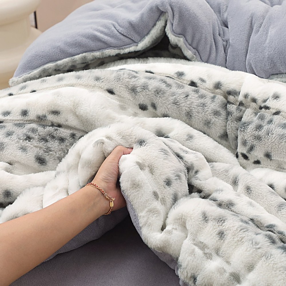 Lenjerie de pat cu Pilota Inclusa, Cearceaf cu Elastic, 6 Piese, Blana de Iepure Artificiala si Catifea, Animal Print, Alb cu Gri deschis — imaginea 9