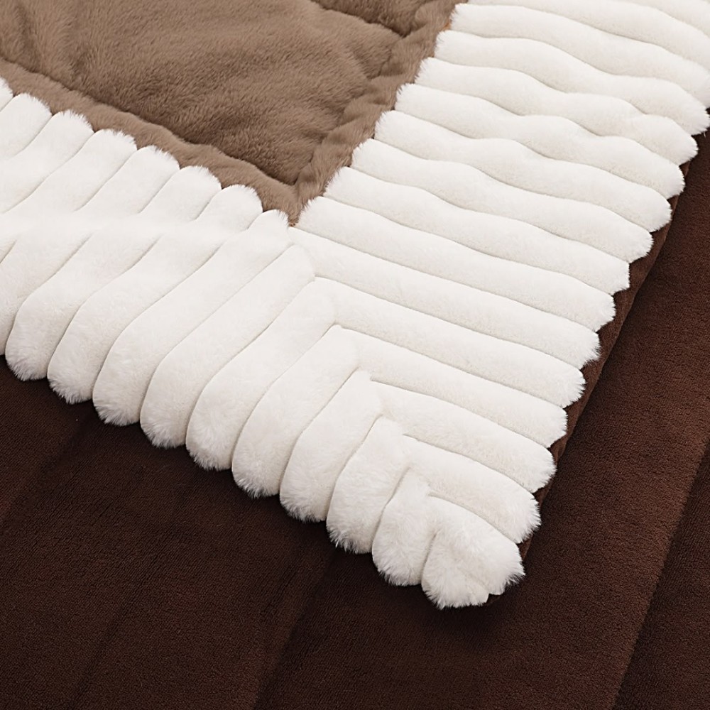 Lenjerie de pat cu Pilota Inclusa, Cearceaf cu Elastic, 6 Piese, Blana de Iepure Artificiala si Catifea, Alb cu Maro – imagine 8