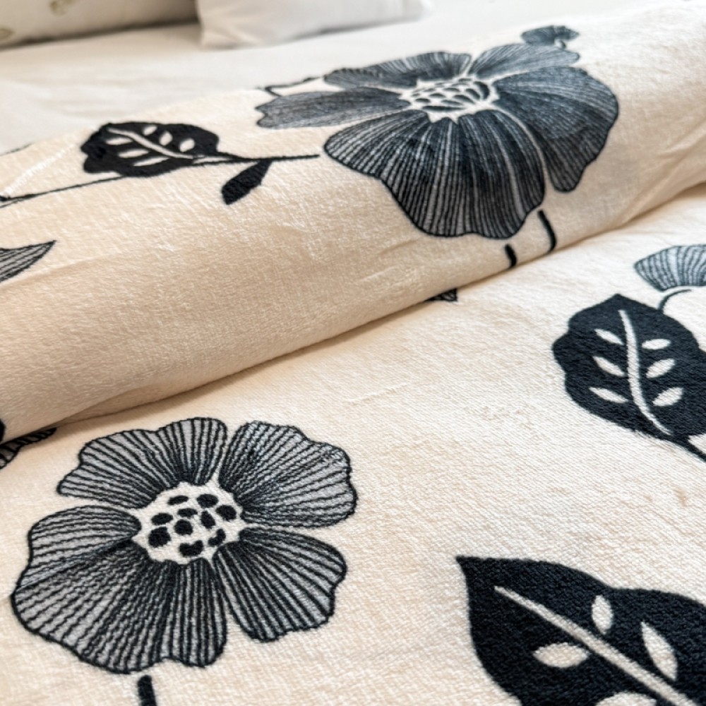 Patura pufoasa cocolino 200x230cm, 240g/mp, Crem, Flori Gri – imagine 4