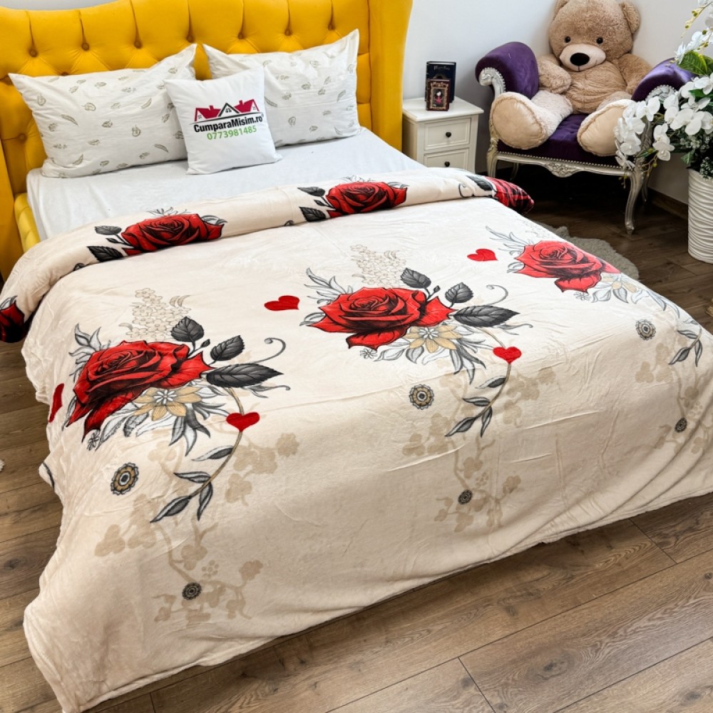 Patura pufoasa cocolino 200x230cm, 240g/mp, Bej, trandafiri rosii – imagine 3
